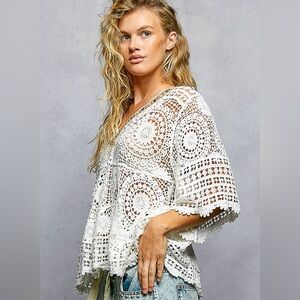♥️Hello Gorgeous! POL Beaded V-Neck Crochet Top with Scalloped Hem - Off White